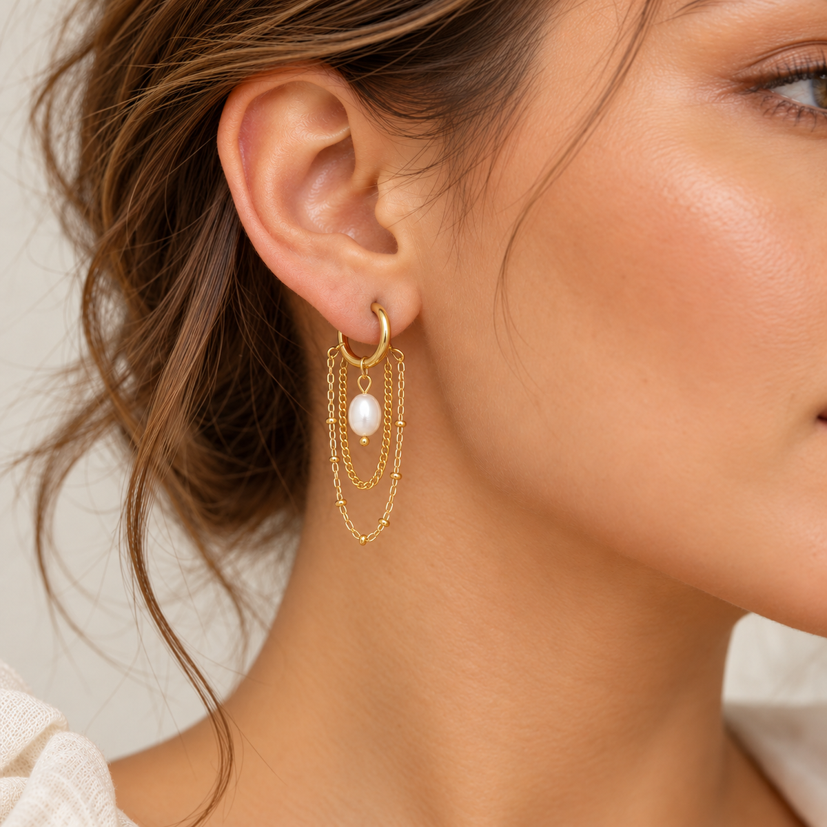 Boucles d’oreilles créoles pendantes à chaînes et perle d’imitation doré Image