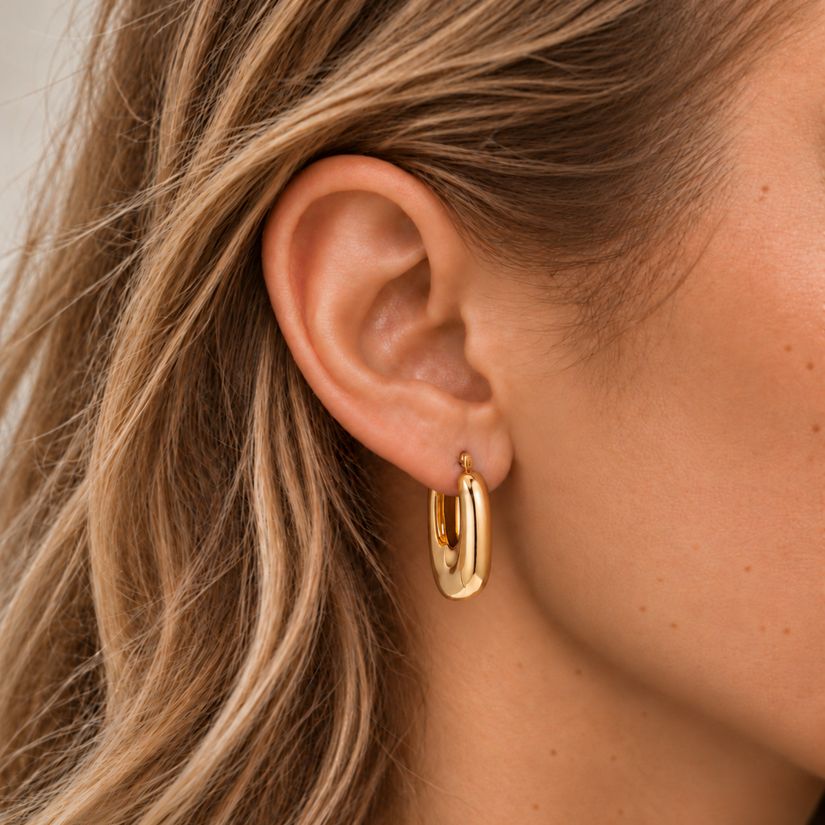 Boucles d’oreilles créoles allongées épaisses dorées