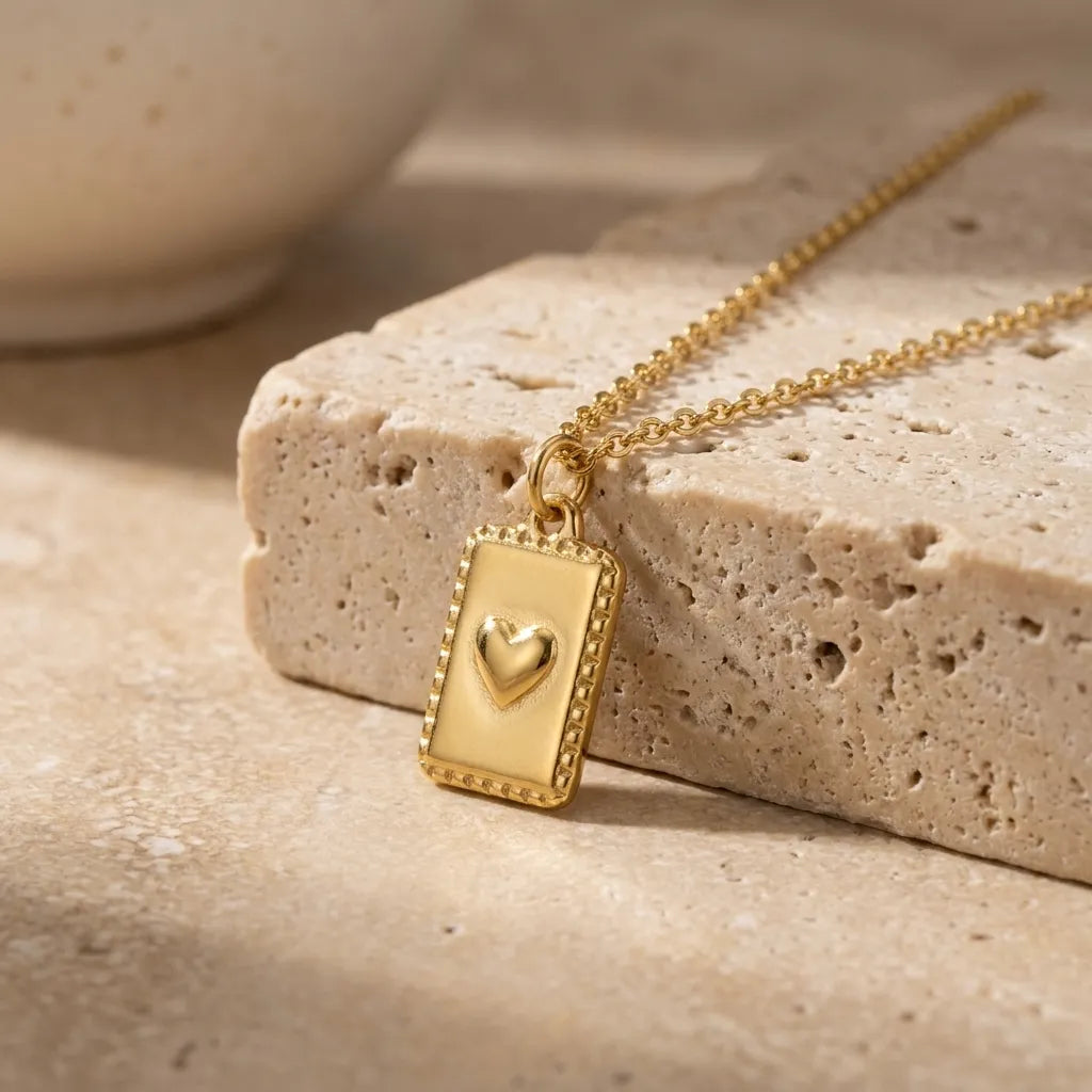 Collier pendentif plaque cœur doré