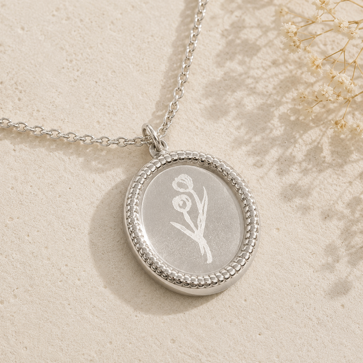 Collier pendentif médaillon tulipe gravée