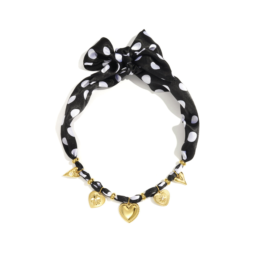 Collier foulard à pois femme et pendentifs cœurs dorés
