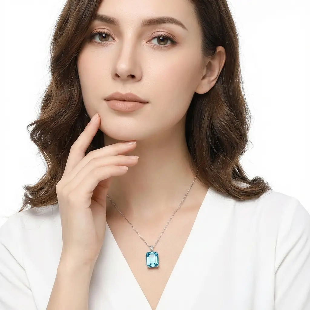 Collier avec pendentif aigue marine vintage