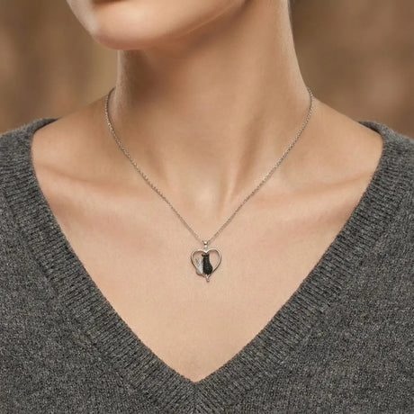 Collier avec pendentif chat noir