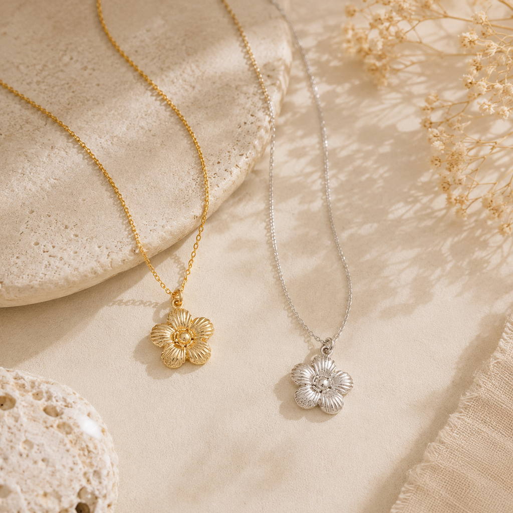 Collier avec pendentif fleur marguerite