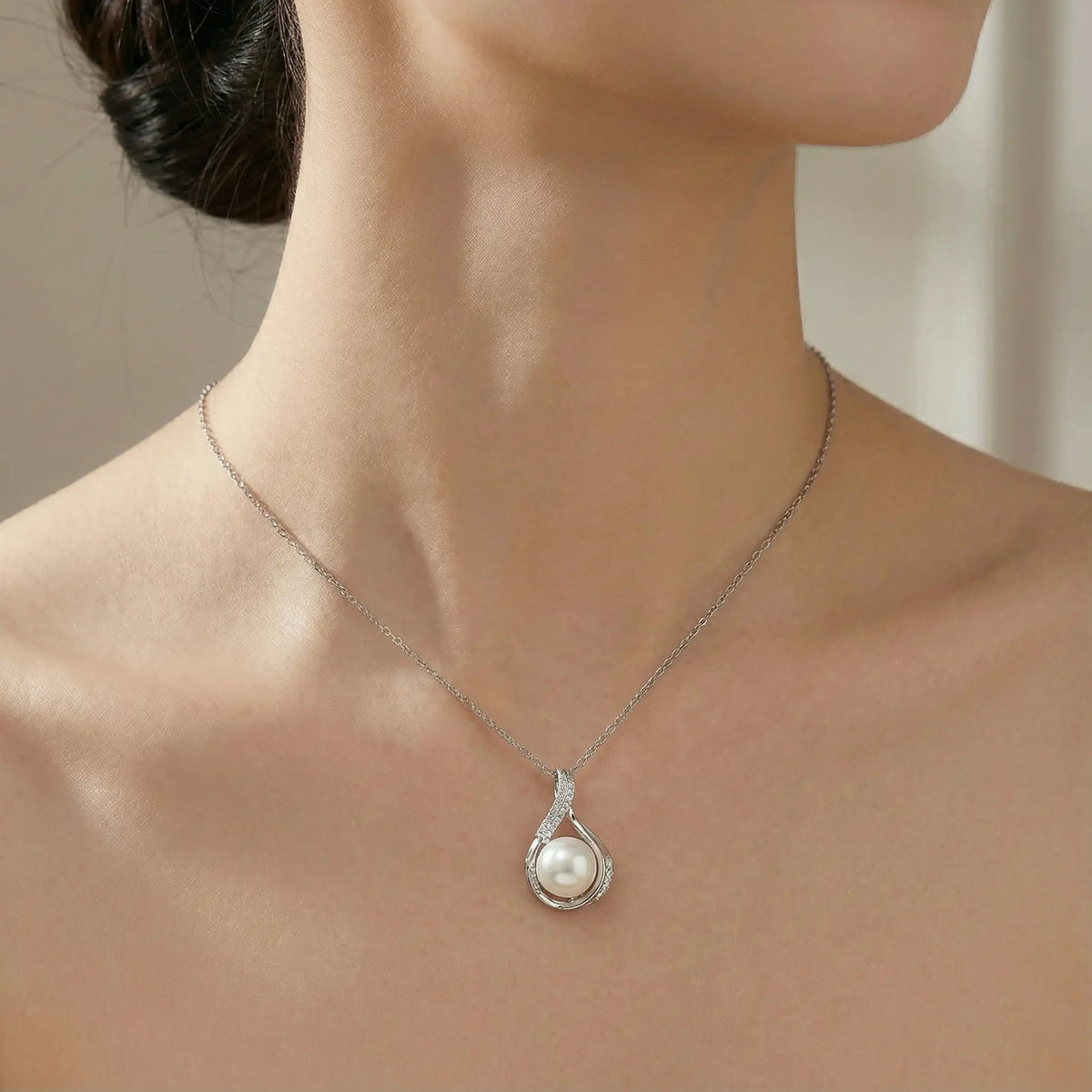 Collier avec pendentif perle goutte