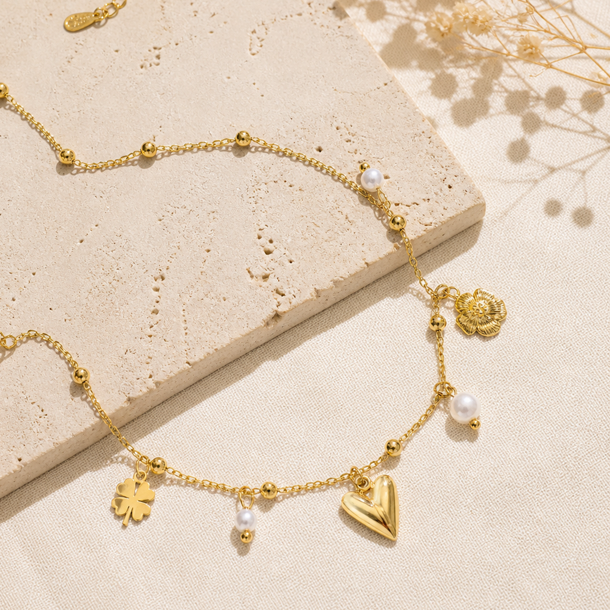 Collier charms doré trèfle, cœur et perles d'imitation