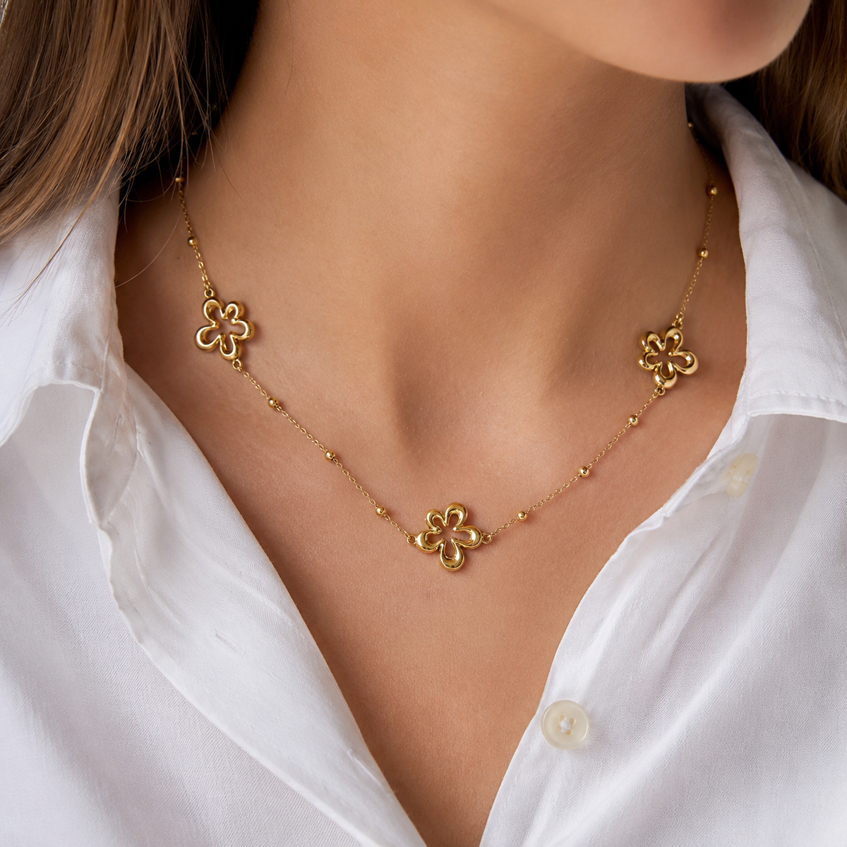 Collier charms fleurs ajourées forme corail