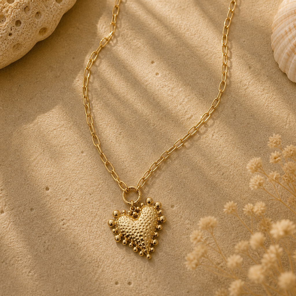 Collier cœur texturé doré sur chaîne maille