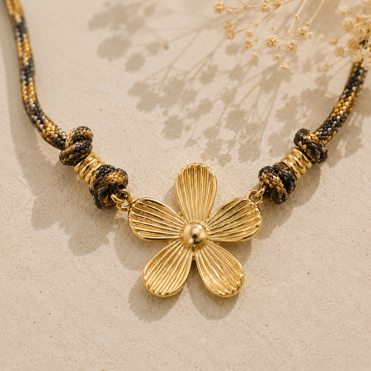 Collier cordon fleur brun café