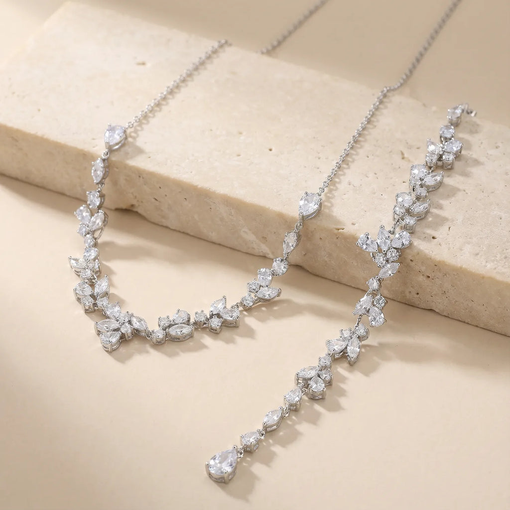 Collier de dos pierres scintillantes