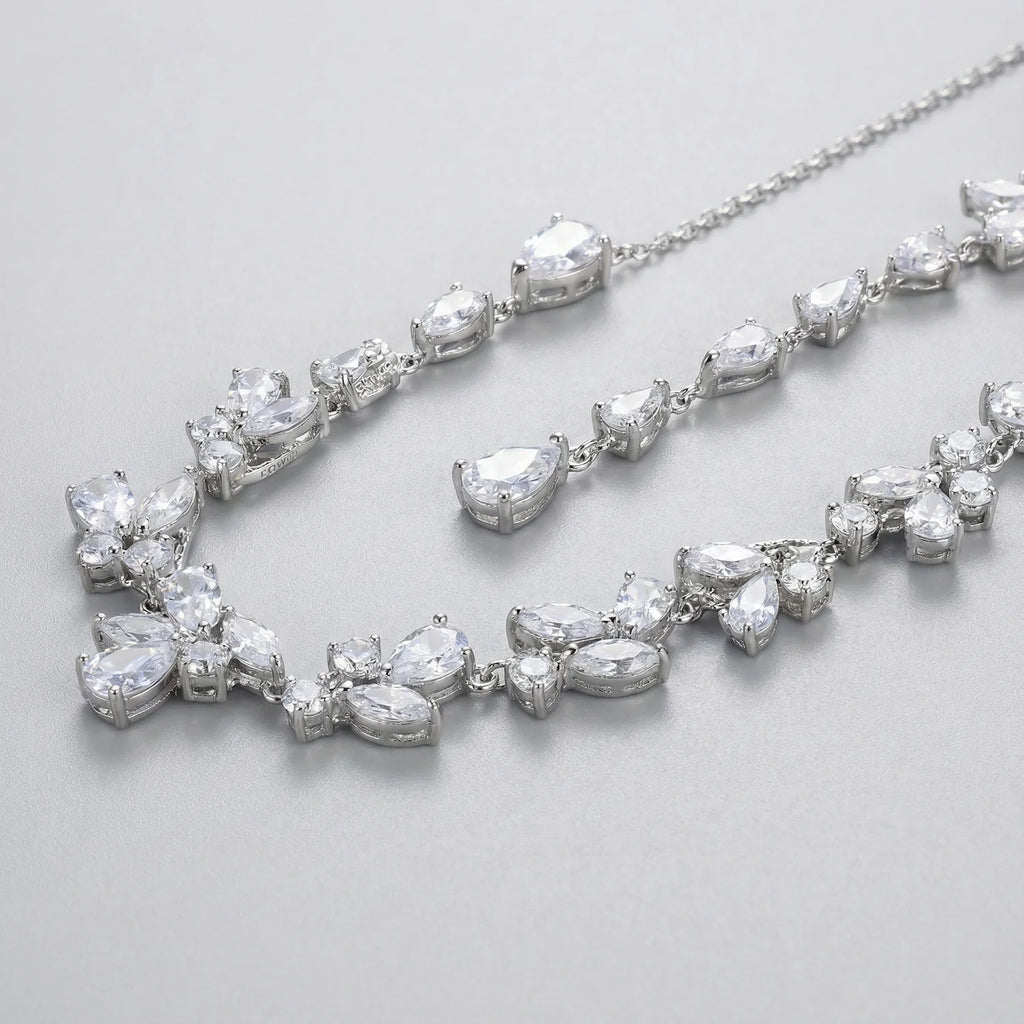 Collier de dos pierres scintillantes