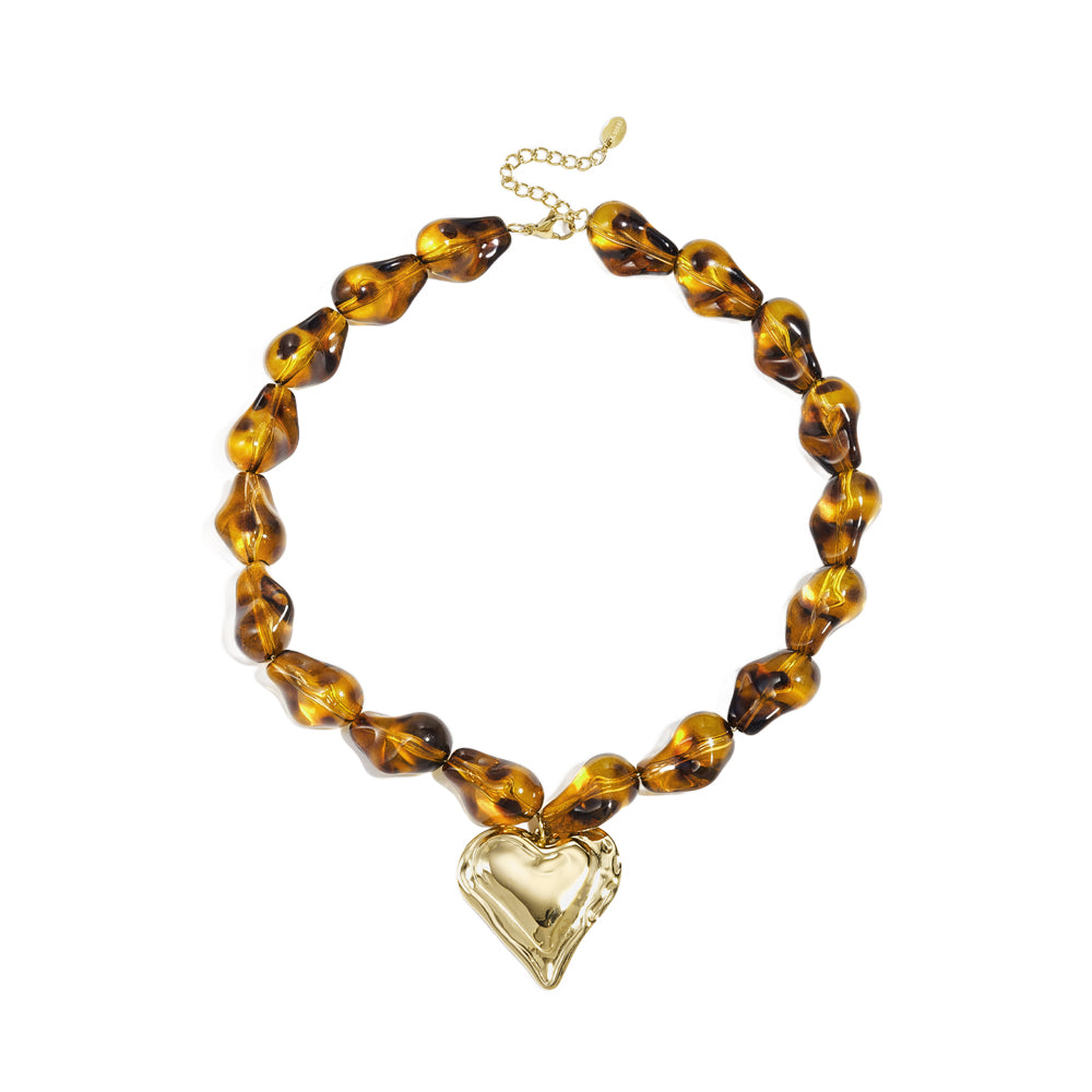 Collier perles d'imitation acrylique et pendentif cœur doré