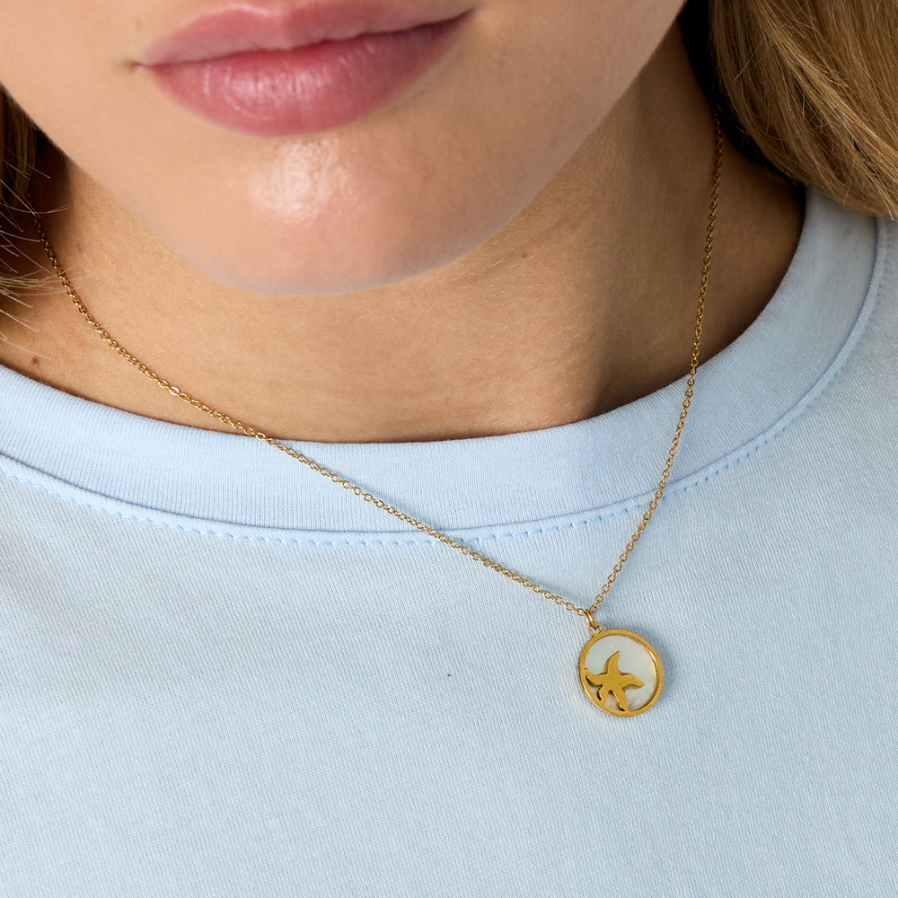 Collier étoile de mer sur médaillon coquillage
