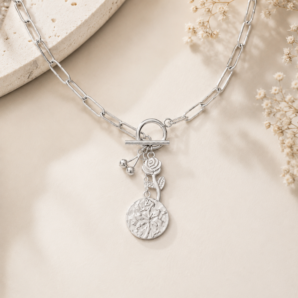 Collier long charms fleurs de rose