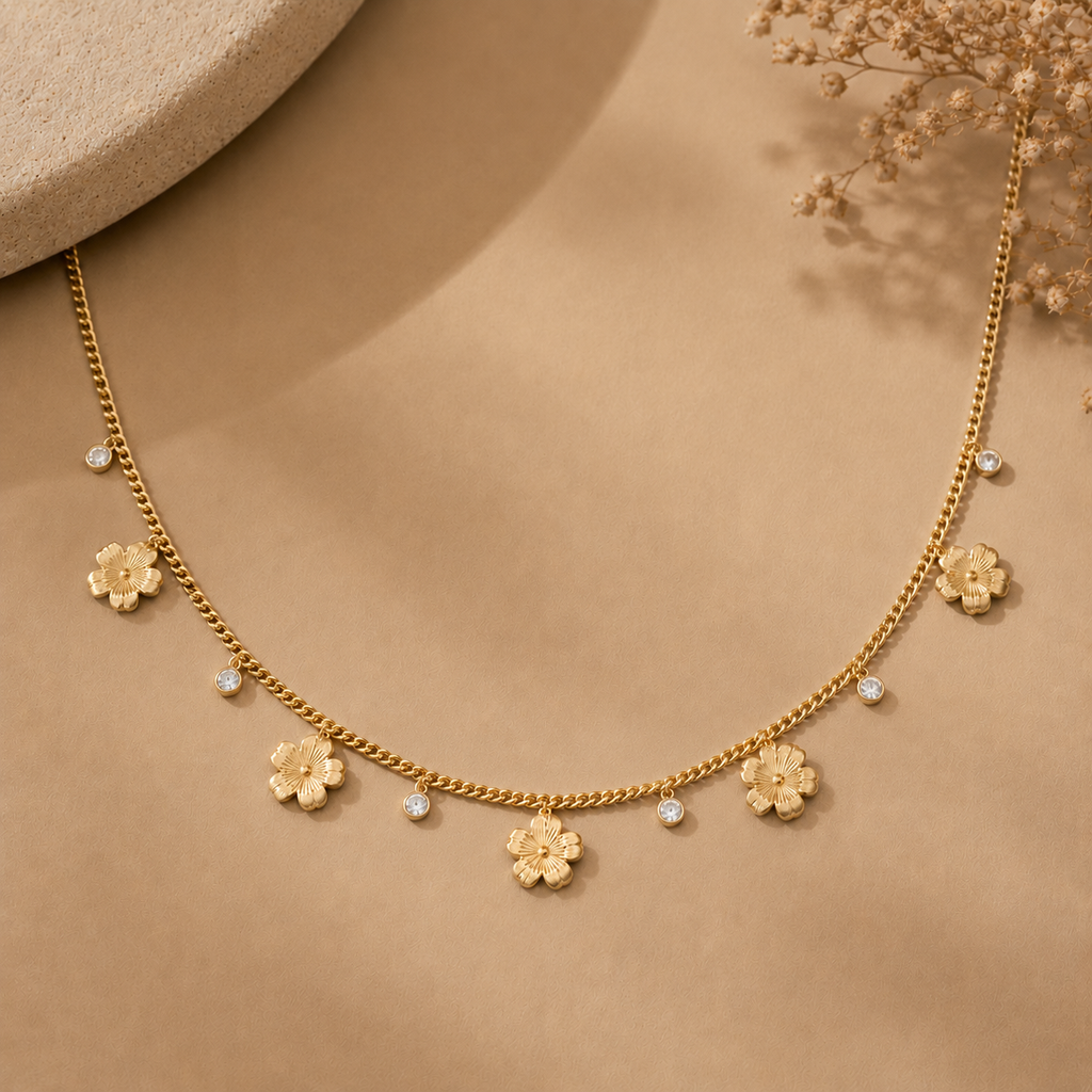 Collier pendentif fleur et strass décoratif doré