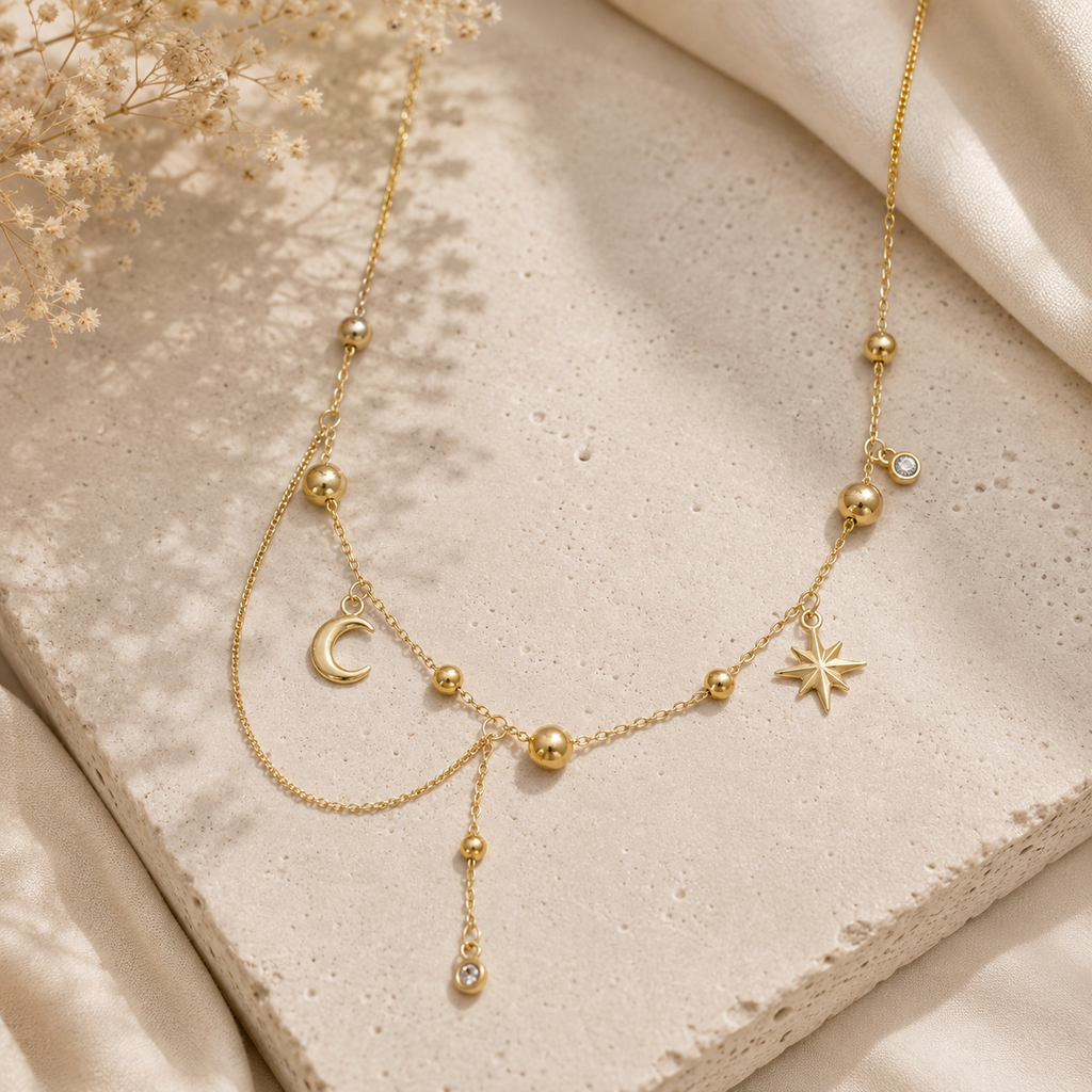 Collier pendentif lune étoile et strass décoratifs