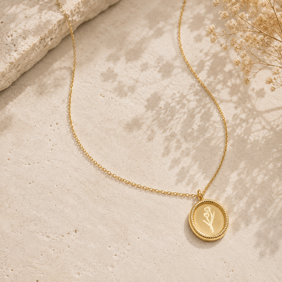 Collier pendentif médaillon tulipe gravée