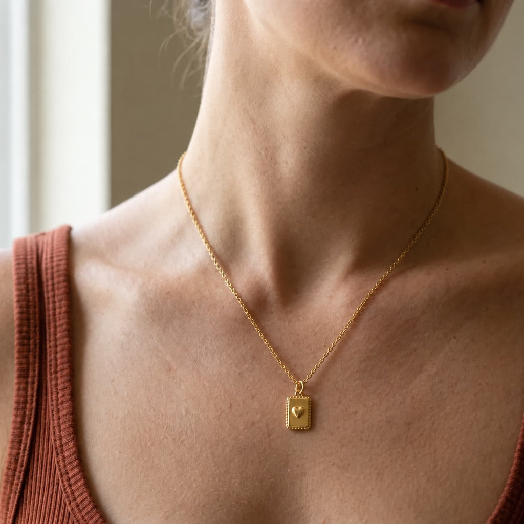 Collier pendentif plaque cœur doré