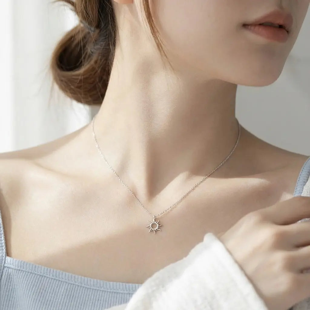 Collier pendentif soleil en argent