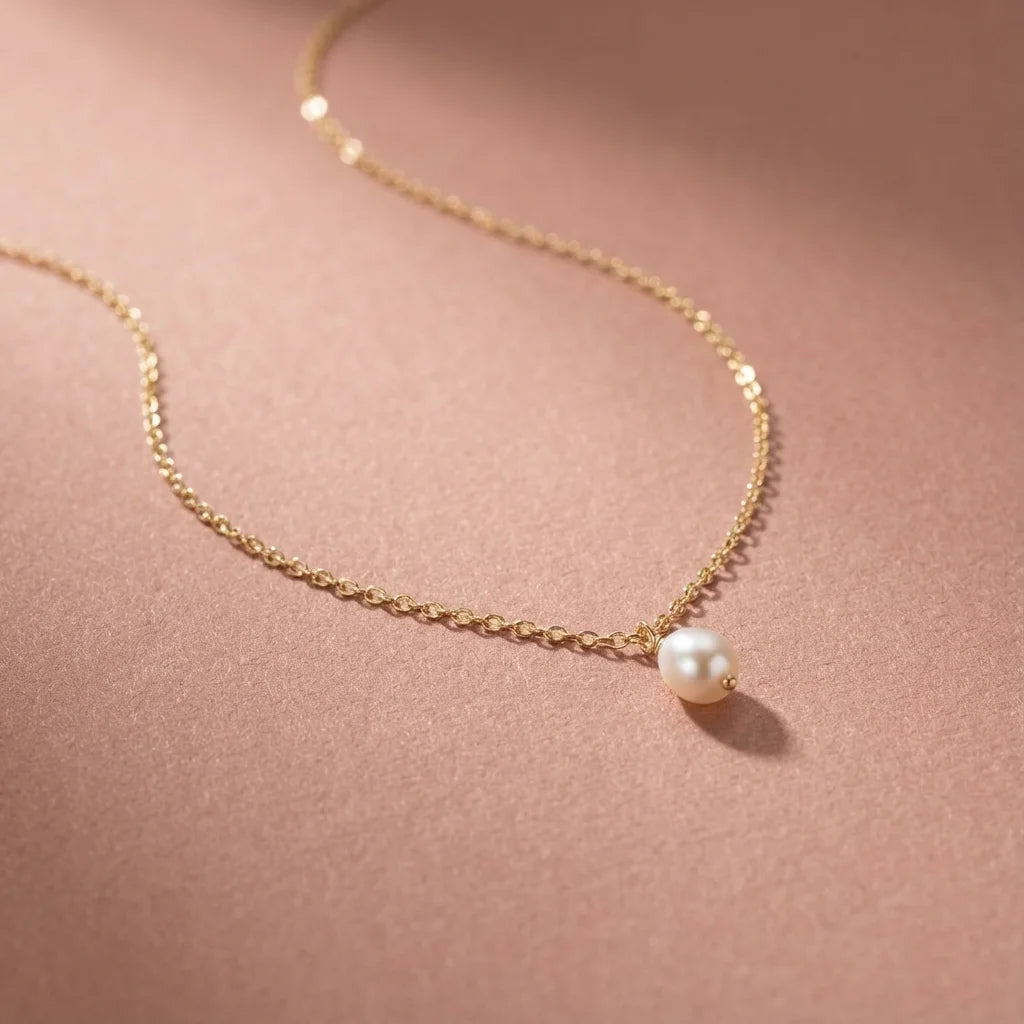 Collier perle avec chaîne dorée