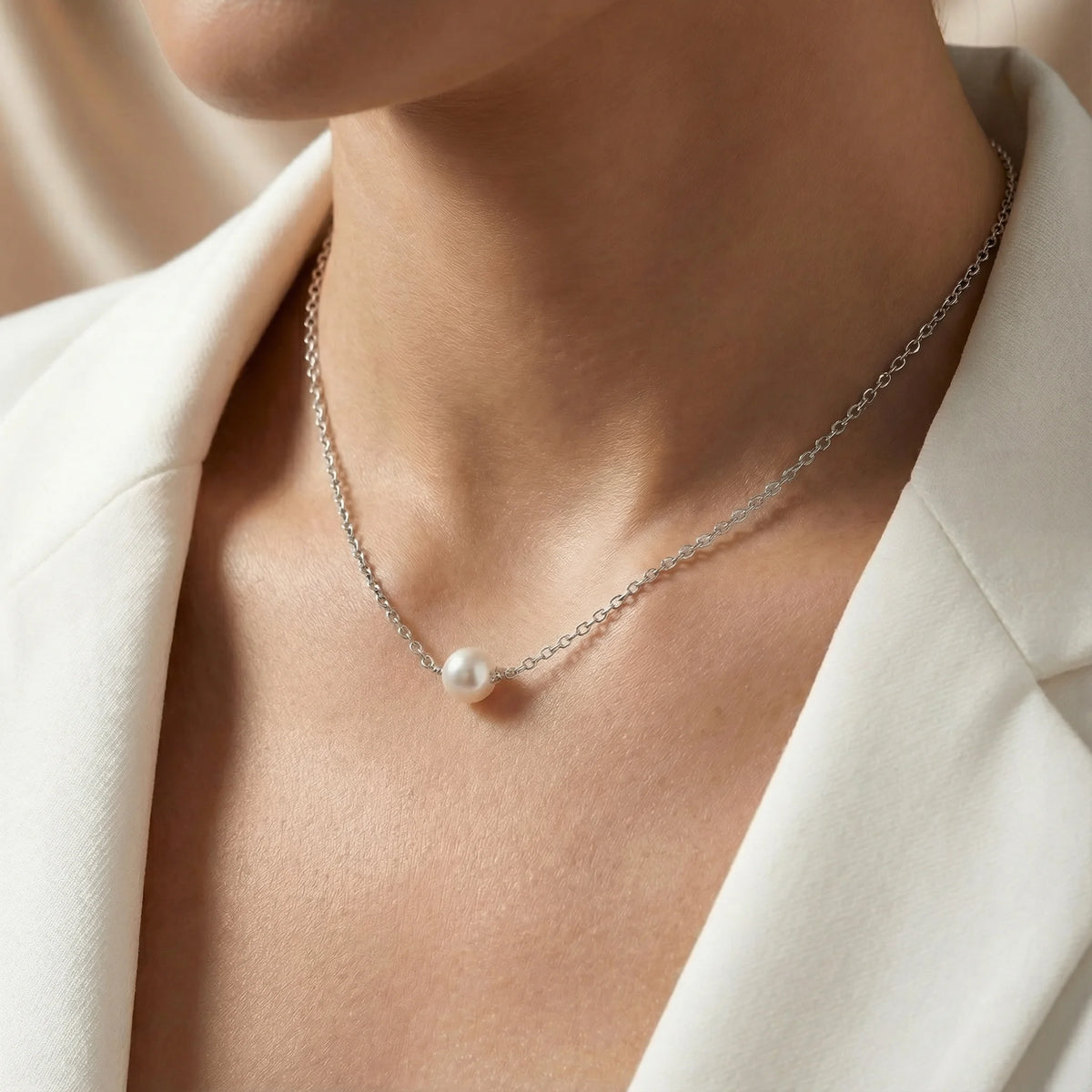 Collier perle blanche ras de cou