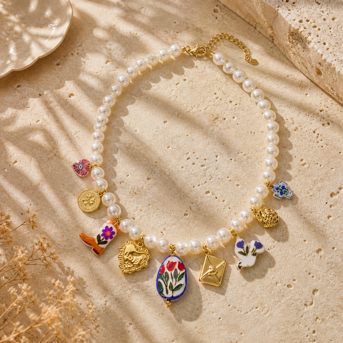 Collier perles d’imitation et breloques colorées en céramique