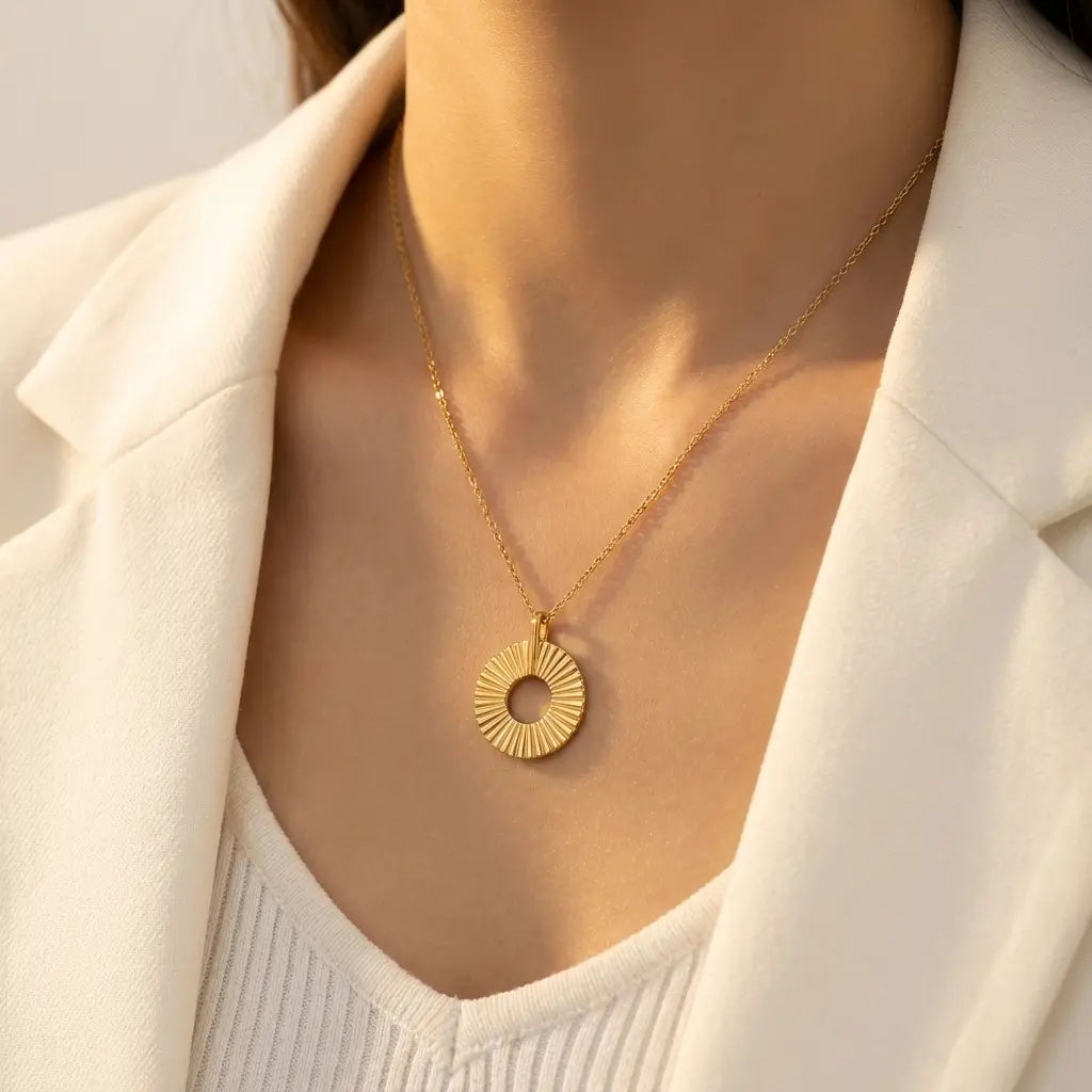 Collier soleil minimaliste doré