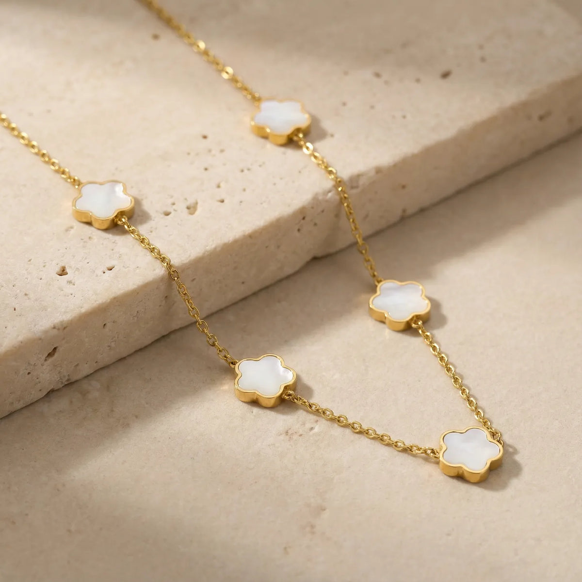 Collier trèfle à 5 feuilles