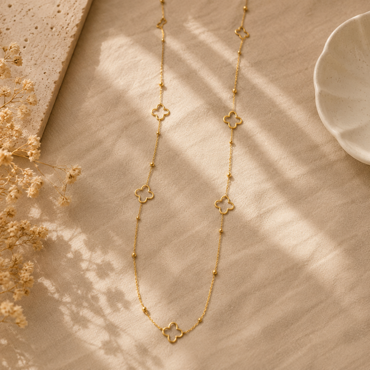 Collier trèfles ajourés sautoir doré