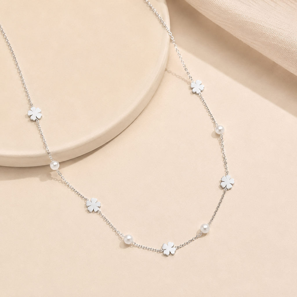 Collier trèfles et perles d'imitation