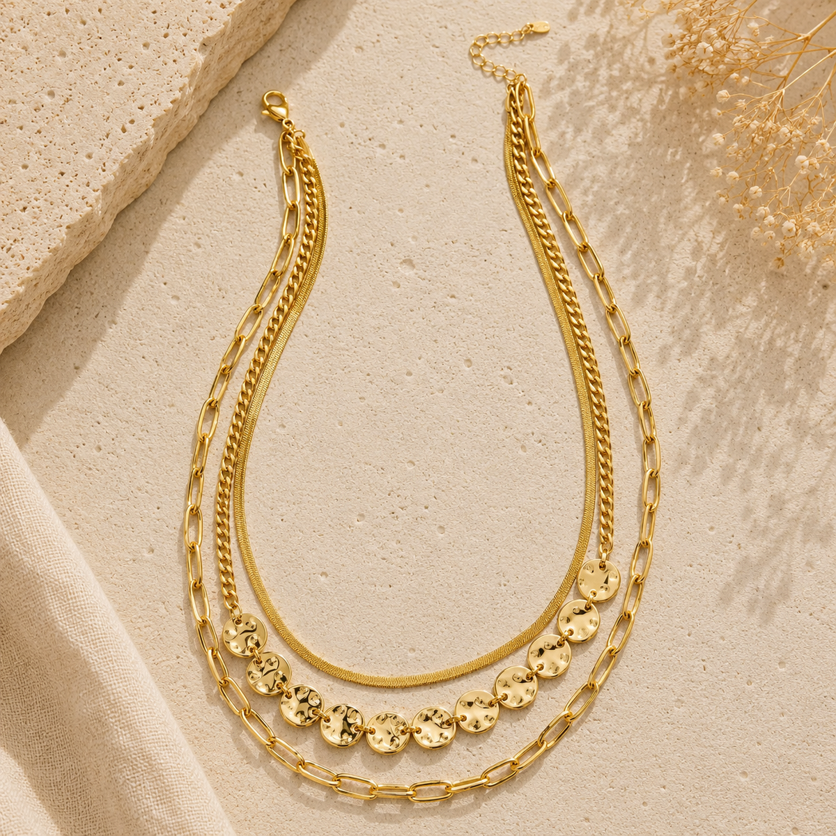 Collier triple chaîne doré avec disques texturés