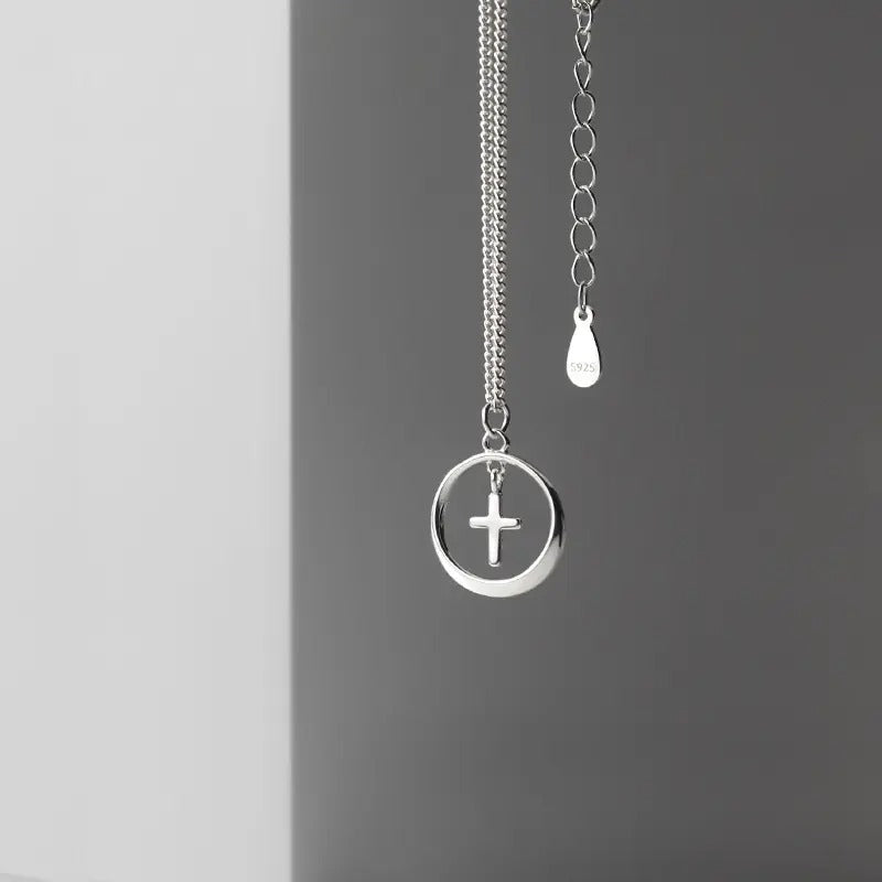 Pendentif rond avec croix