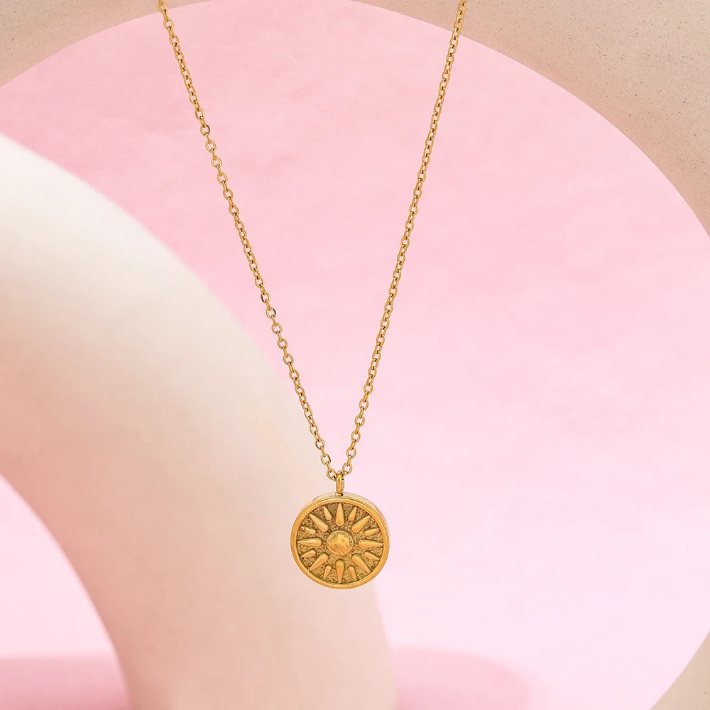 Collier pendentif soleil doré