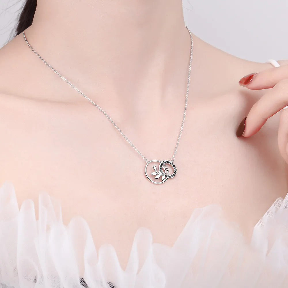 Collier Arbre de Vie et Pierres Noires moderne