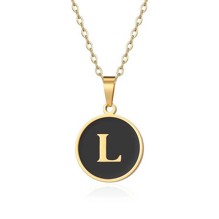 Collier initiale médaille