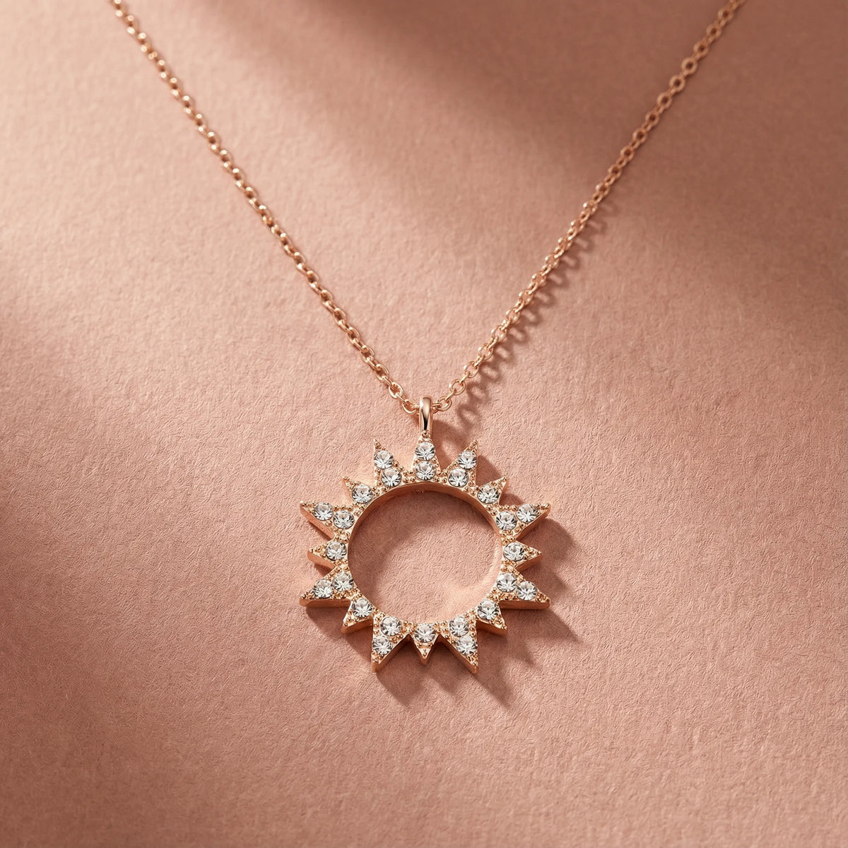 Collier soleil ras du cou