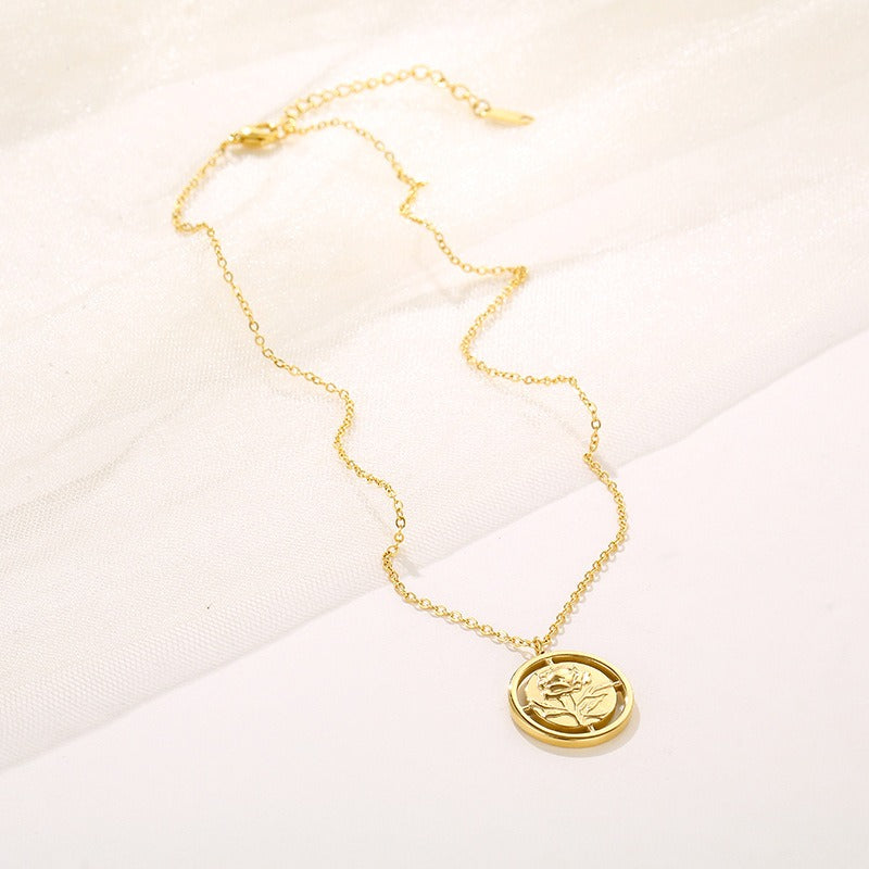 Collier rond avec fleur