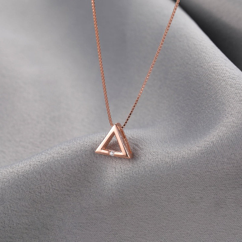 Collier triangle or rose