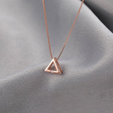 Collier triangle or rose