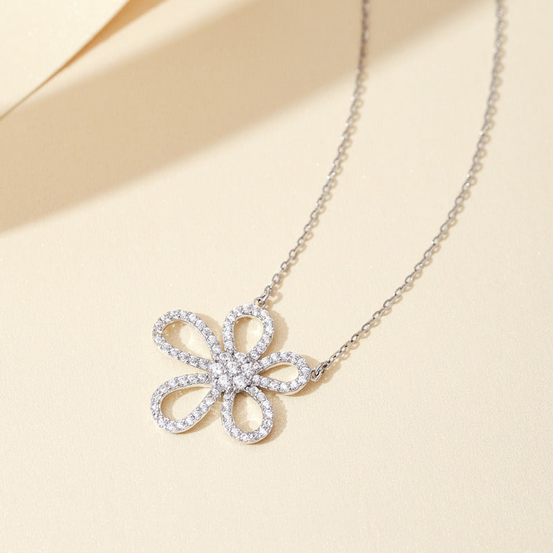 Collier élégant fleur en argent