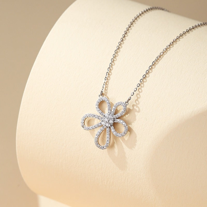 Collier élégant fleur en argent