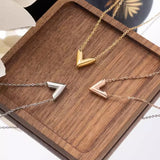 Pendentif triangle en V