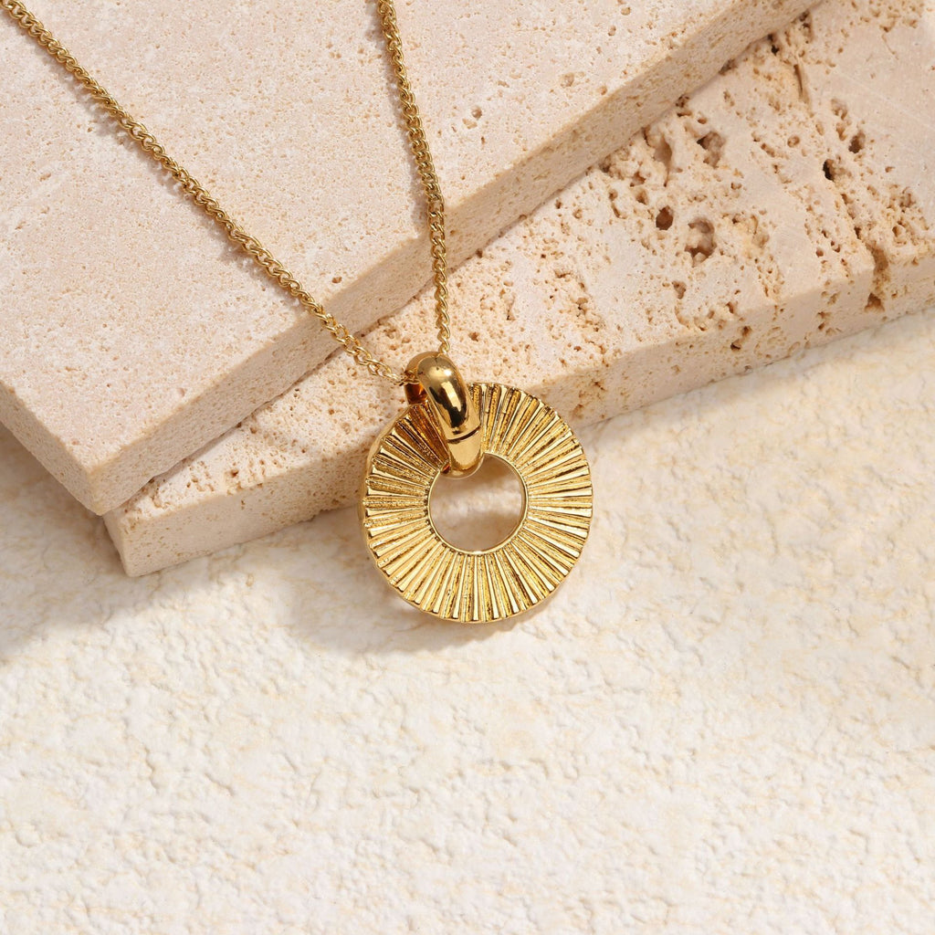Collier soleil minimaliste doré