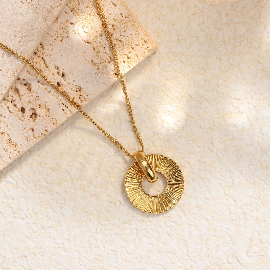 Collier soleil minimaliste doré