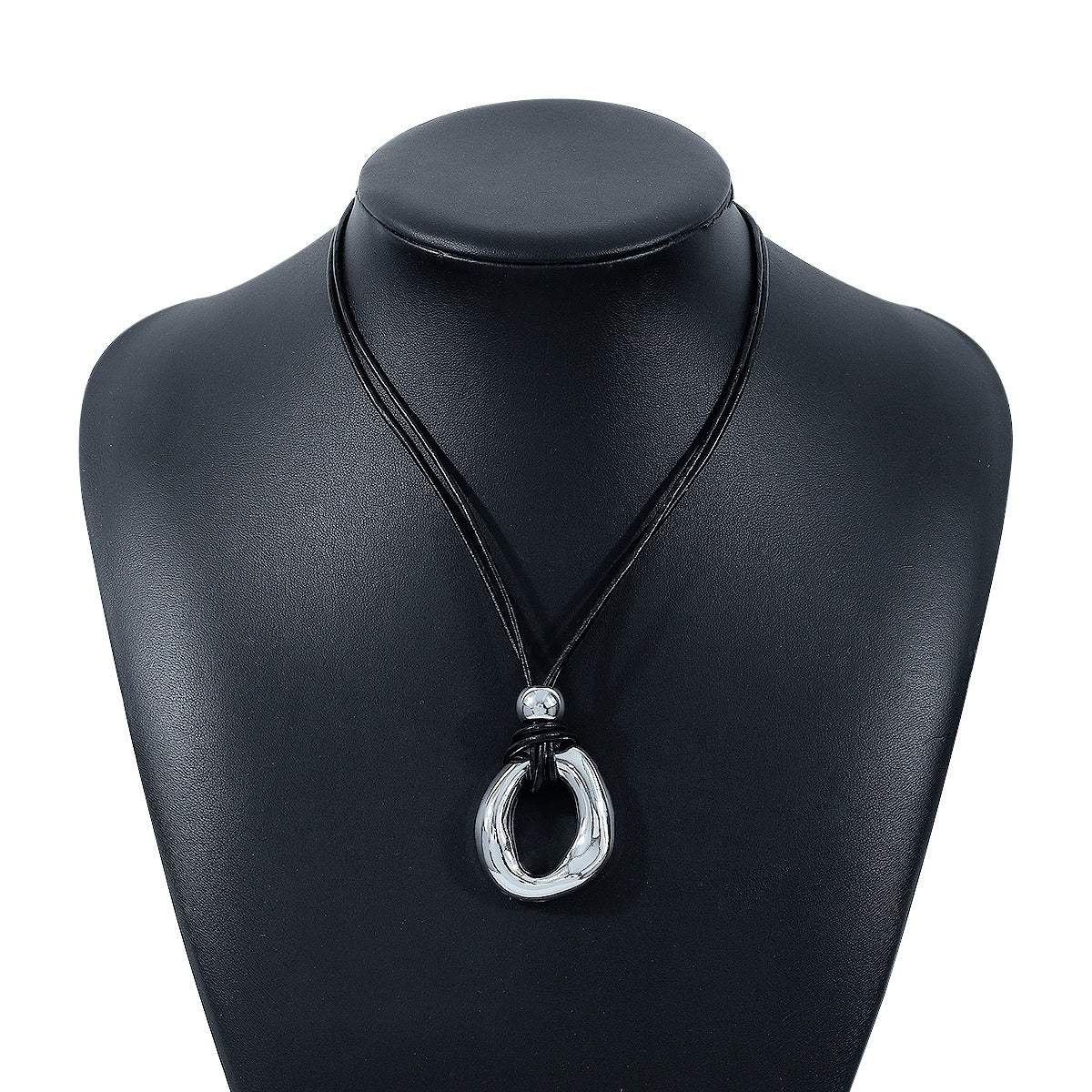 Collier moderne avec nœud coulissant