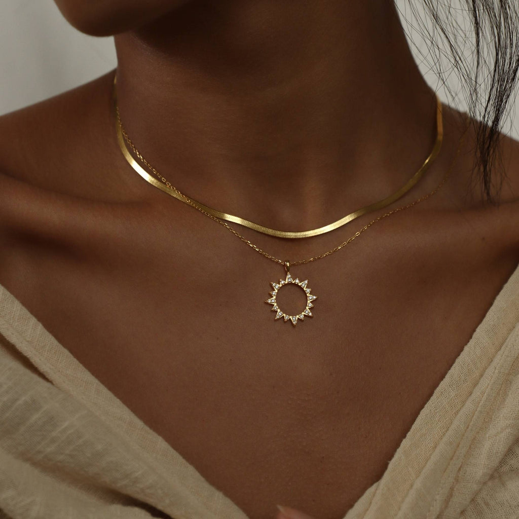 Collier soleil ras du cou