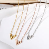 Pendentif triangle en V