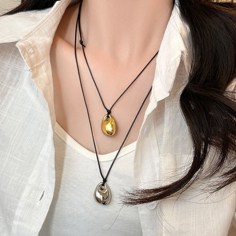 Collier tendance avec cordon ajustable galet