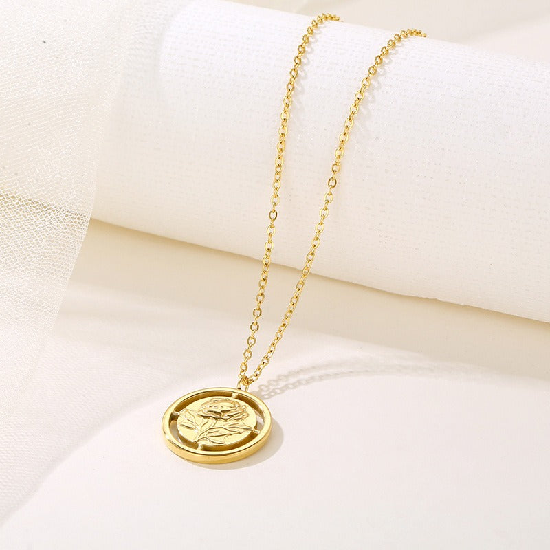 Collier rond avec fleur