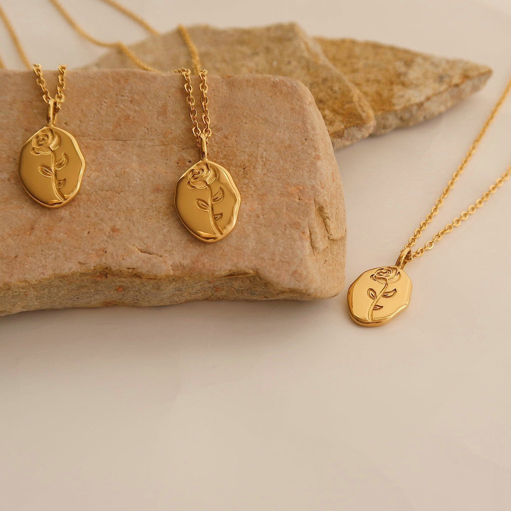 Collier pendentif fleur dorée